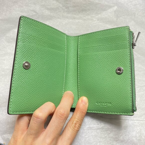 Coach CR983 Crossgrain Leather Bifold Wallet in Soft Green - Picture 5 of 7